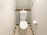 トイレリフォームアクセント壁紙が映える、使い勝手の良いトイレ