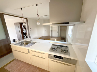 キッチンリフォーム 内装からレイアウトまで刷新！使いやすく快適なキッチン空間へ