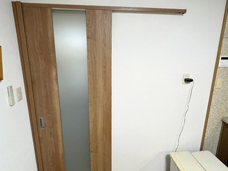 内装リフォーム 老後を見据え、安心して使える引き戸へ