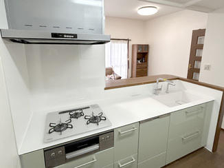 キッチンリフォーム 明るさとデザイン性を両立した水まわり