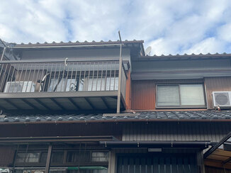 小工事 耐久性に優れた板金で、すっきりと整えた軒下